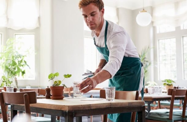 Koszule dla pracowników gastronomii. O czym trzeba pamiętać?