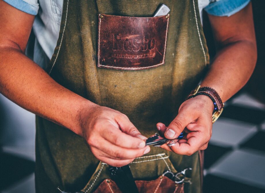 Ubrania robocze z naszywkami czy haftem komputerowym? Przegląd najpopularniejszych technik znakowania odzieży do pracy