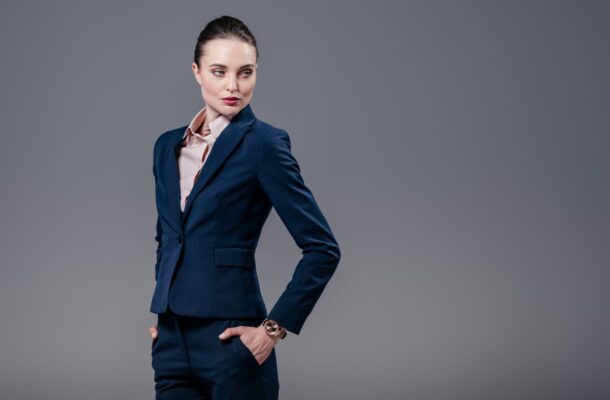 Garnitur damski. Na jakie okazje pasuje ten element garderoby?