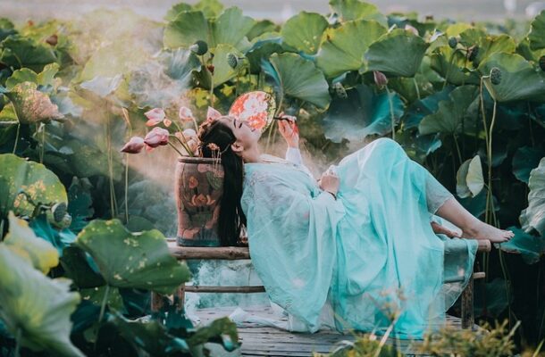 Sukienka koszulowa – jak znaleźć odpowiednią, na co zwrócić uwagę?