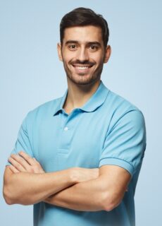 Chcesz wyglądać dobrze w koszulce polo? Stylowi mężczyźni zawsze przestrzegają tych zasad!